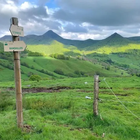 Hébergement de vacances La Maison A La Campagne Mandailles-Saint-Julien